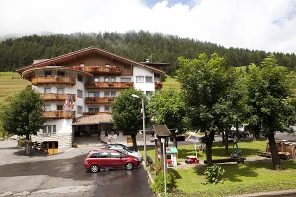 Hotel Europa Pozza di Fassa Eksteriør bilde