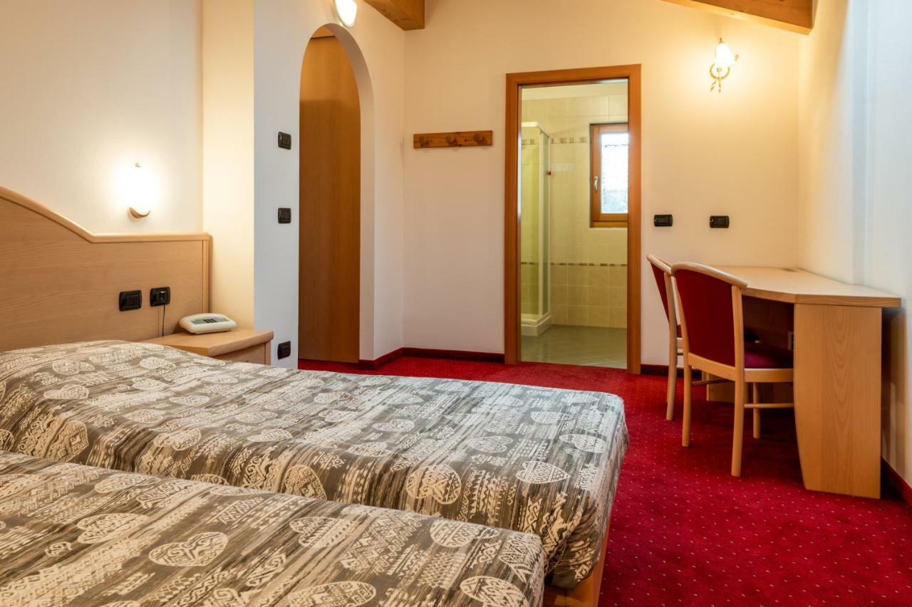 Hotel Europa Pozza di Fassa Eksteriør bilde