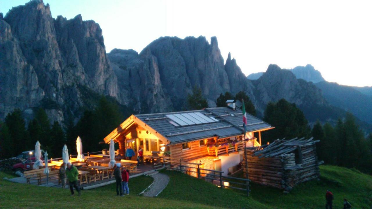 Hotel Europa Pozza di Fassa Eksteriør bilde